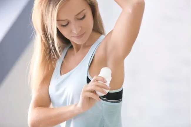 How to Treat Hyperhidrosis: Antiperspirant vs. Deodorant